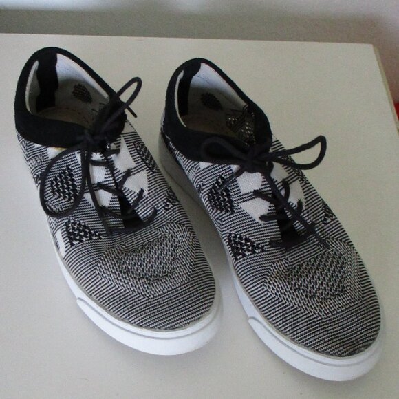 Clarks Somerset Womens Black & White Aerated Fashion Sneaker NWOB - Size 8M - Picture 2 of 9